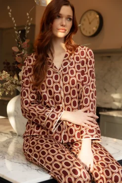 Pyjama Sets | Mother's Day>Fable u0026 Eve Fitzrovia Chain Print Pyjama Set RustBrownChainPrint